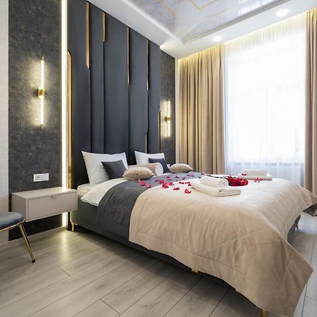 Rynok Square City Center Two Bedroom Apartment! Lviv Luaran gambar