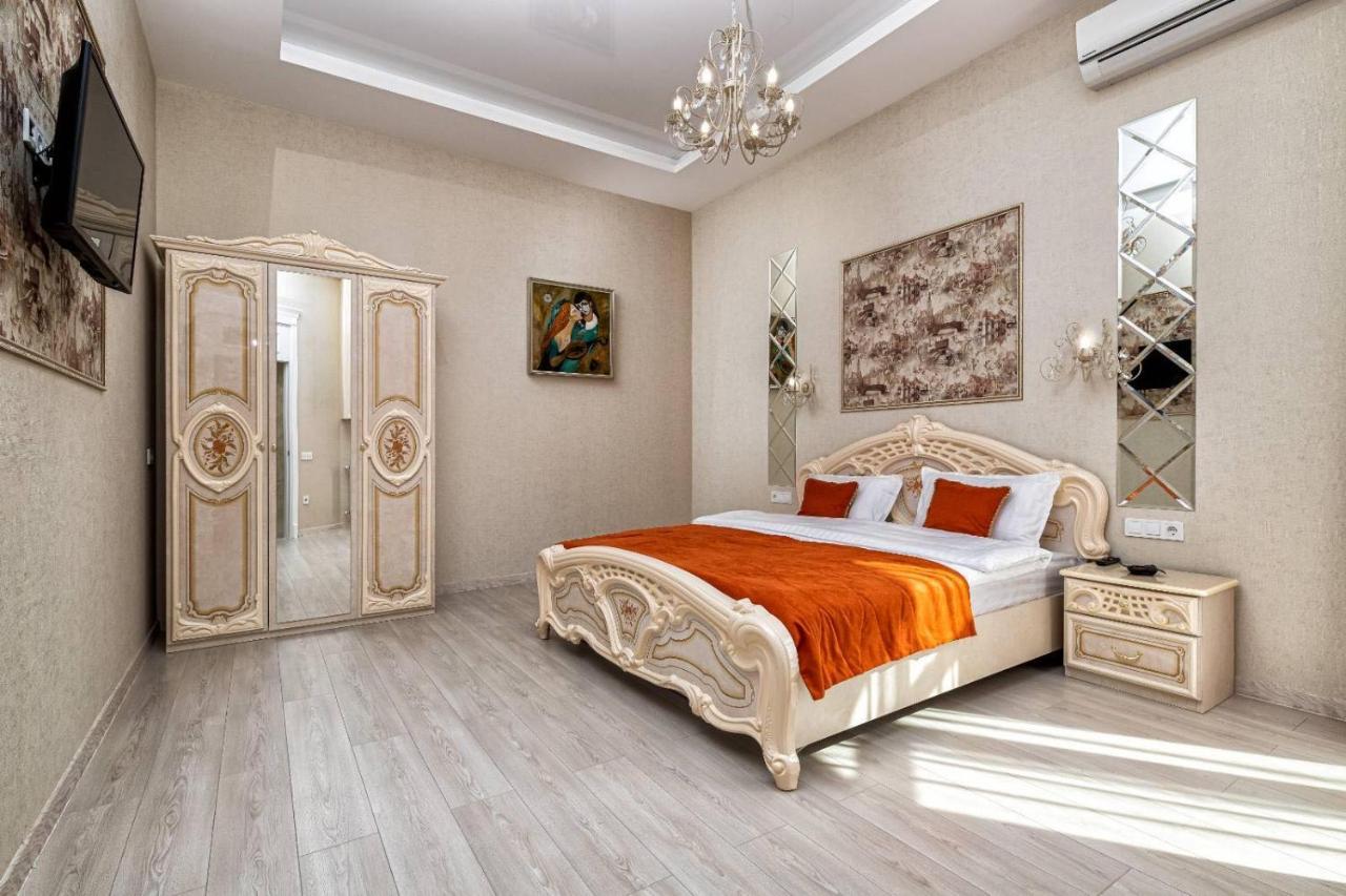 Rynok Square City Center Two Bedroom Apartment! Lviv Luaran gambar
