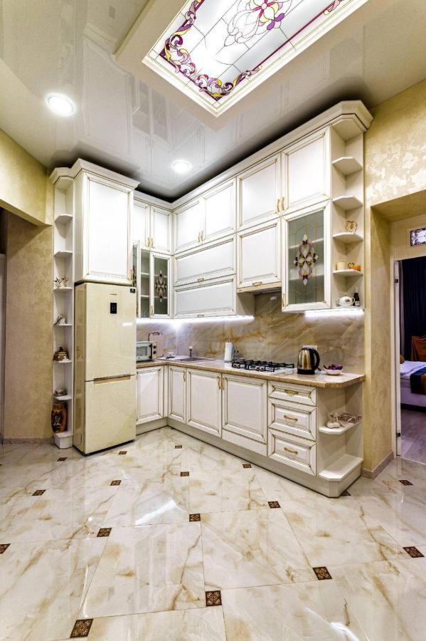 Rynok Square City Center Two Bedroom Apartment! Lviv Luaran gambar