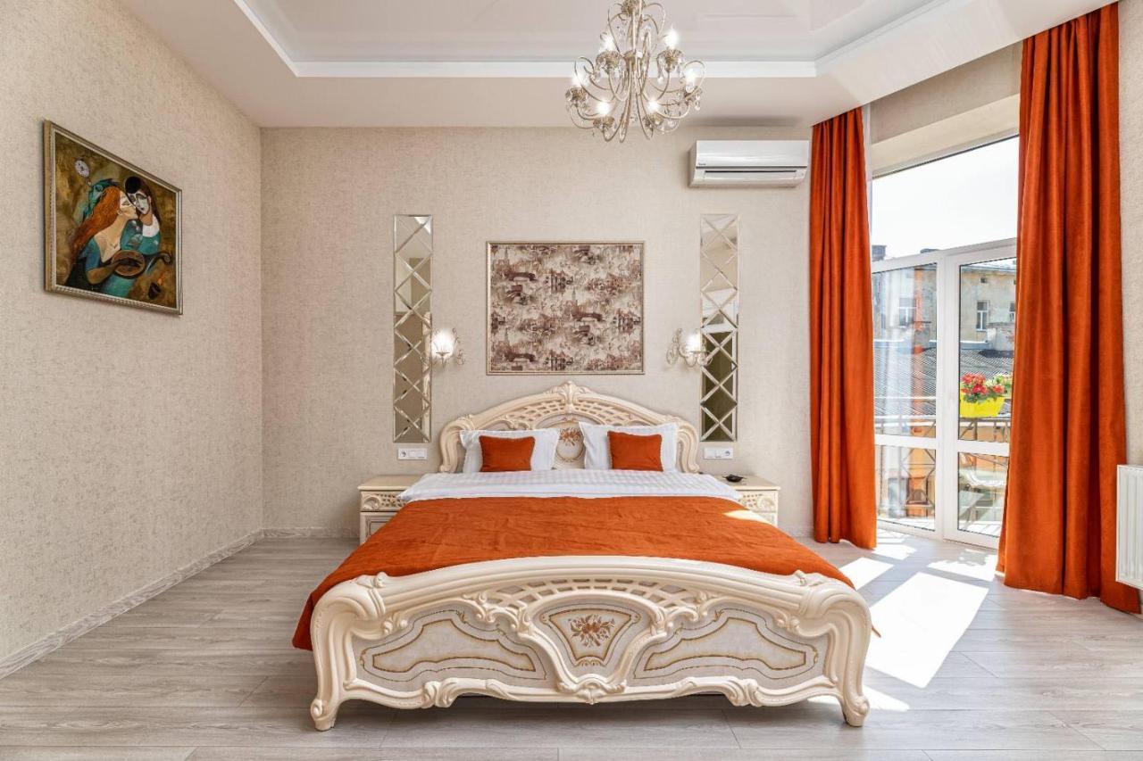 Rynok Square City Center Two Bedroom Apartment! Lviv Luaran gambar
