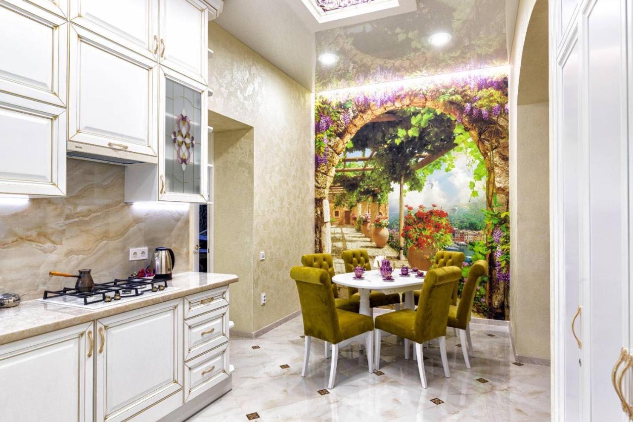 Rynok Square City Center Two Bedroom Apartment! Lviv Luaran gambar